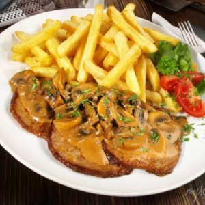 Jägerschnitzel – von Landschwein mit Champignonrahm und Fritten A,F,L,H,